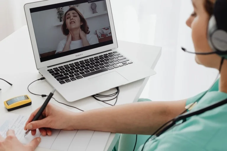 Clinical Approaches to Promoting Care Plan Utilisation Among Nursing Students